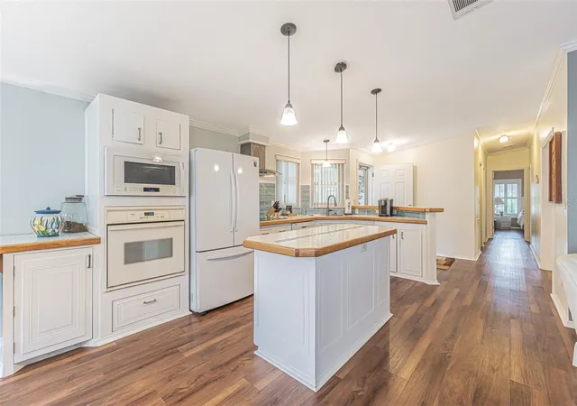Photo 3 of Manufactured home for sale at 37654 Neukom Ave, Zephyrhills, FL 33541 | MLS# TB8410625 | Listing updated on 2026-09-28