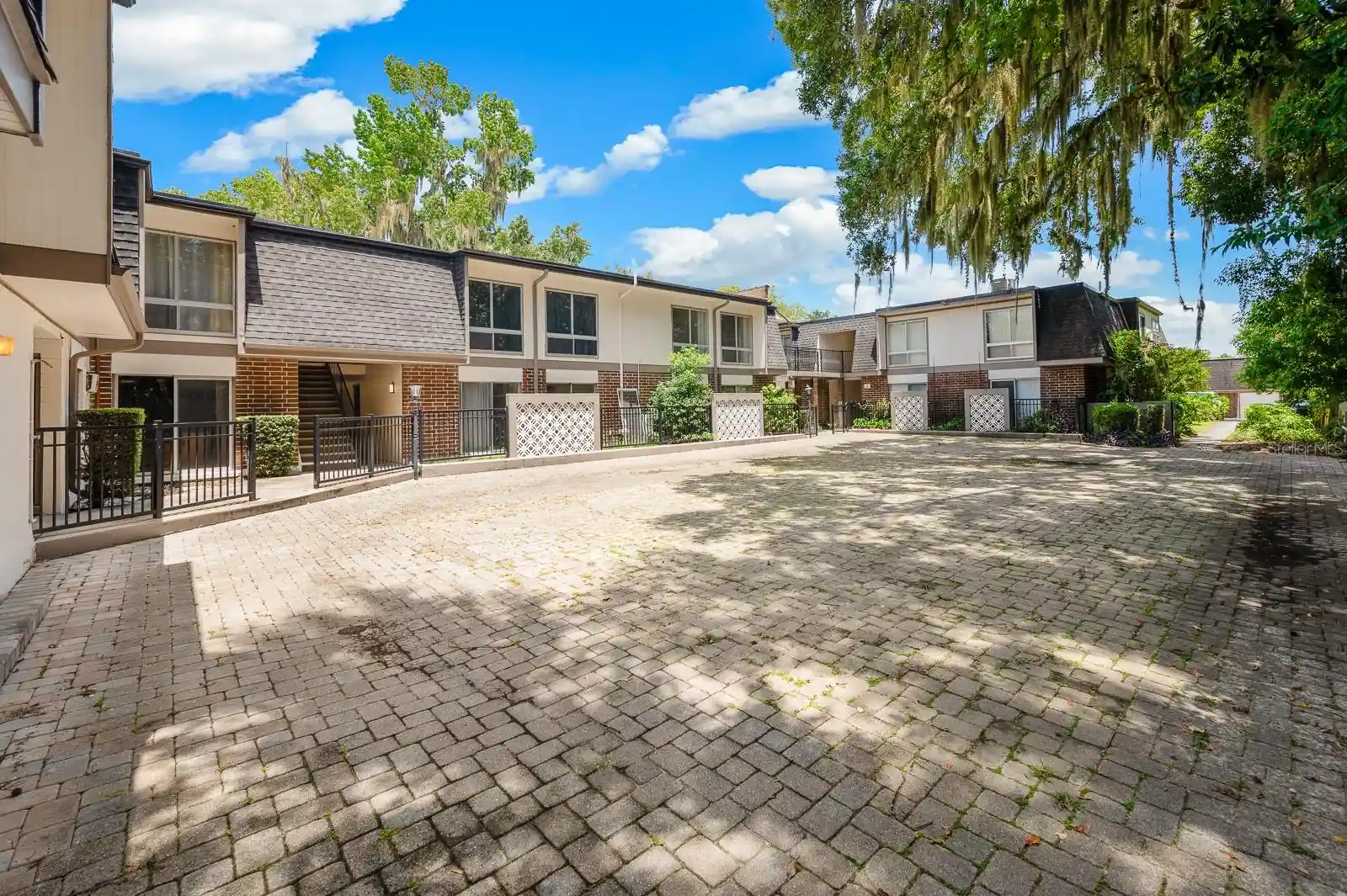 Listing Photo 1 - Condo for sale in 1700 Sw 16Th Ct located at 1700 Sw 16Th Ct, Gainesville, FL 32608 - Unit #L26