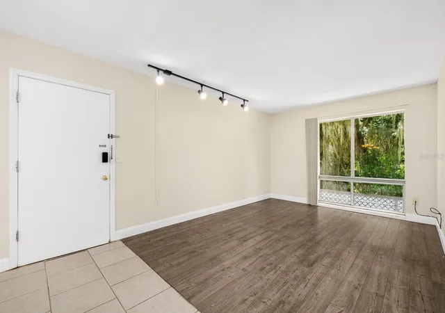 5th image of 1700 Sw 16Th Ct #L26, Gainesville, FL 32608 | MLS# GC532777