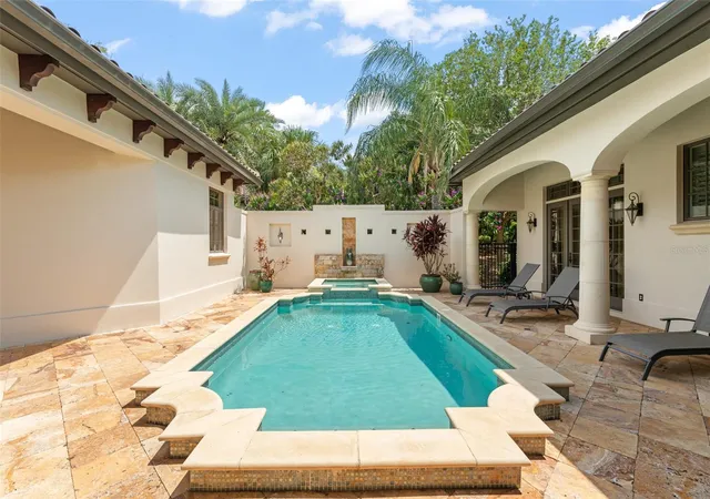 Photo 2 of Single family home for sale at 4819 Alexandra Garden Ct, Windermere, FL 34786 | MLS# O6330108 | Listing updated on 2026-07-01