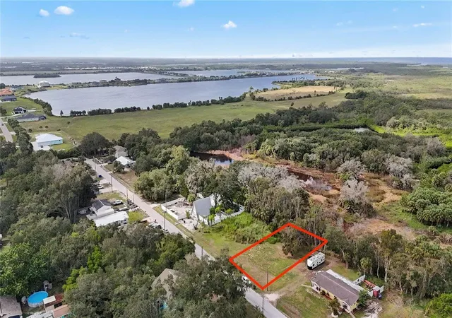 3rd image of 1115 Canal St, Ruskin, FL 33570 | MLS# TB8411180