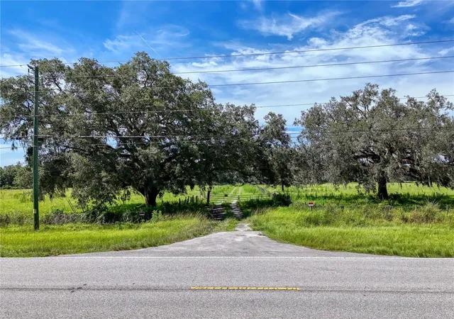 Photo 4 of Sale Pending at 20089 Ayers Rd, Brooksville, FL 34604 | MLS# W7877630 | Listing updated on 2026-08-13