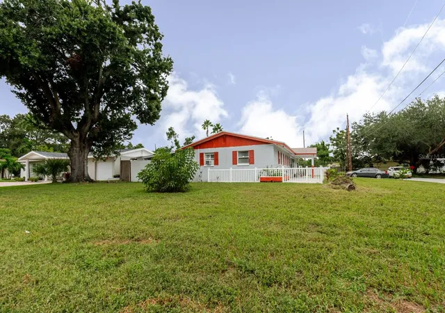 Photo 4 of Single family home for sale at 7200 8Th St N, Saint Petersburg, FL | MLS# TB8411432 | Listing updated on 2026-10-22