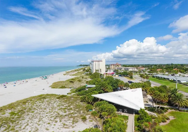 2nd image of 119 Woodbridge Dr, VENICE, FL 34293