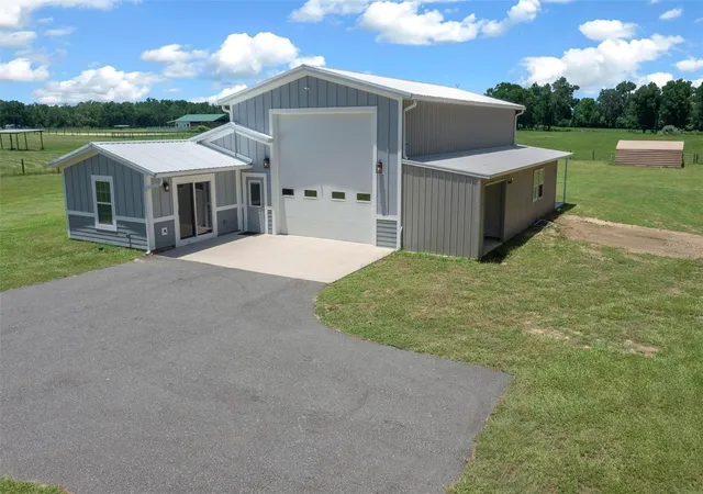 3rd image of 1655 E Hwy 329, Citra, FL 32113 | MLS# OM706406