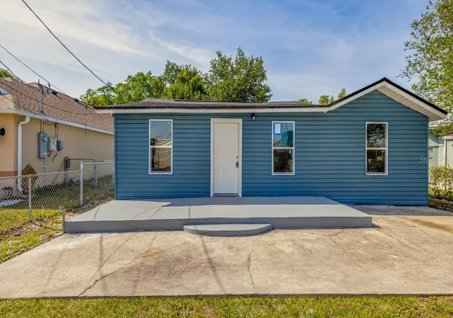Photo 1 of Single family home for sale at 7508 Carolyn Ave, Orlando, FL 32807 | MLS# O6331052 | Listing updated on 2026-10-20
