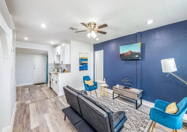 Photo 2 of Single family home for sale at 7508 Carolyn Ave, Orlando, FL 32807 | MLS# O6331052 | Listing updated on 2026-10-20