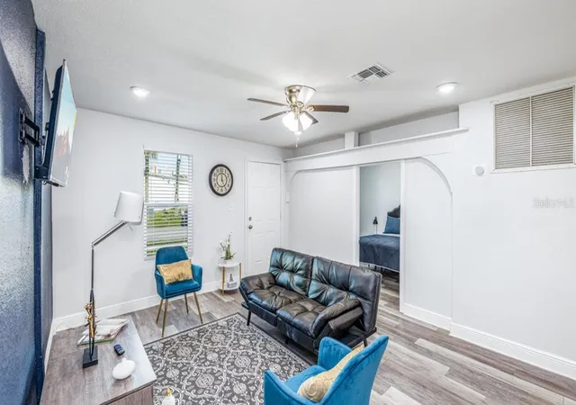 Photo 3 of Single family home for sale at 7508 Carolyn Ave, Orlando, FL 32807 | MLS# O6331052 | Listing updated on 2026-10-20