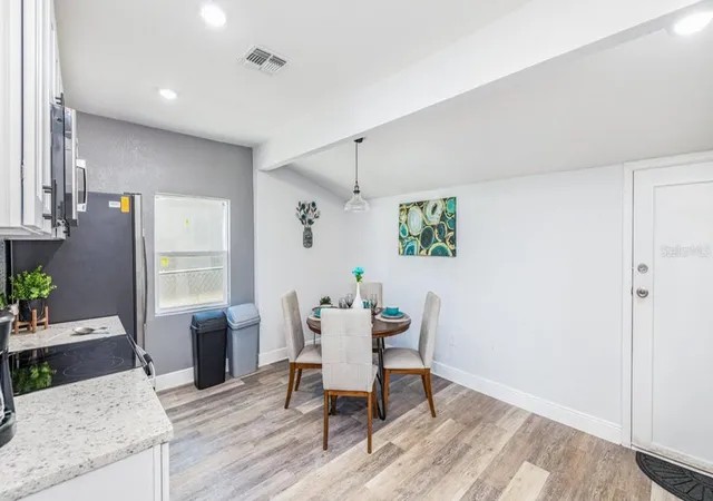 Photo 4 of Single family home for sale at 7508 Carolyn Ave, Orlando, FL 32807 | MLS# O6331052 | Listing updated on 2026-10-20
