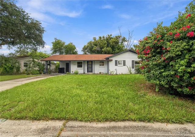 Photo 2 of Single family home for sale at 8609 Driftwood Dr, Tampa, FL 33615 | MLS# TB8412032 | Listing updated on 2026-09-23