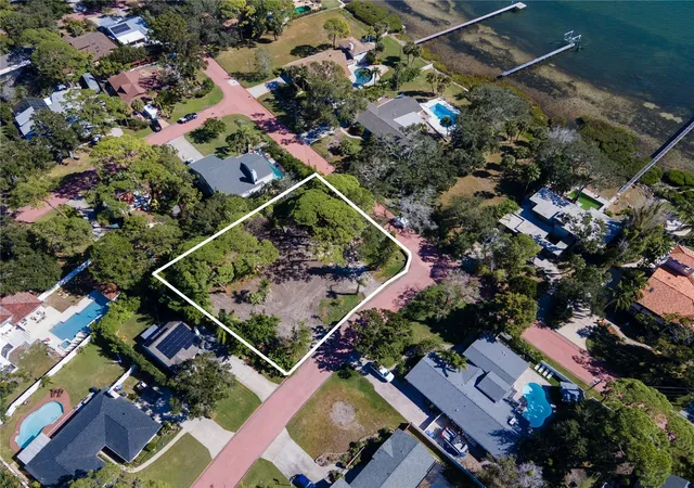 2nd image of 1125l Friendly Way S, Saint Petersburg, FL 33705 | MLS# TB8412305