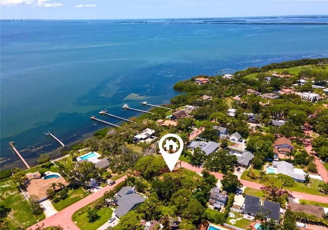 3rd image of 1125L Friendly Way S, Saint Petersburg, FL 33705 | MLS# TB8412305