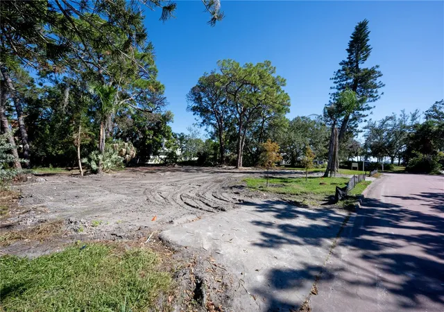 5th image of 1125L Friendly Way S, Saint Petersburg, FL 33705 | MLS# TB8412305