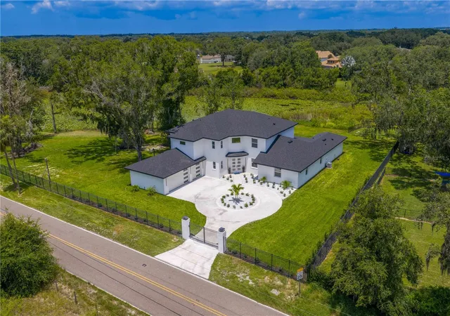 4th image of 2202 Newberger Rd, Lutz, FL 33549 | MLS# TB8412647