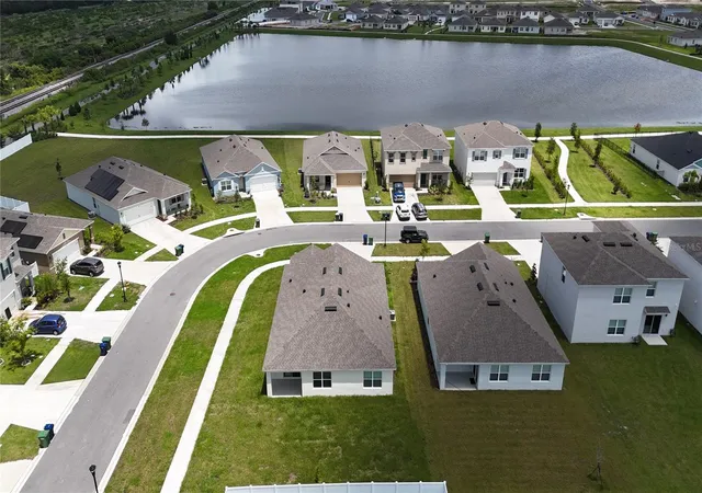 Photo 4 of Single family home for sale at 1340 Daisy Fld Dr, Winter Haven, FL 33884 | MLS# O6331865 | Listing updated on 2026-10-29