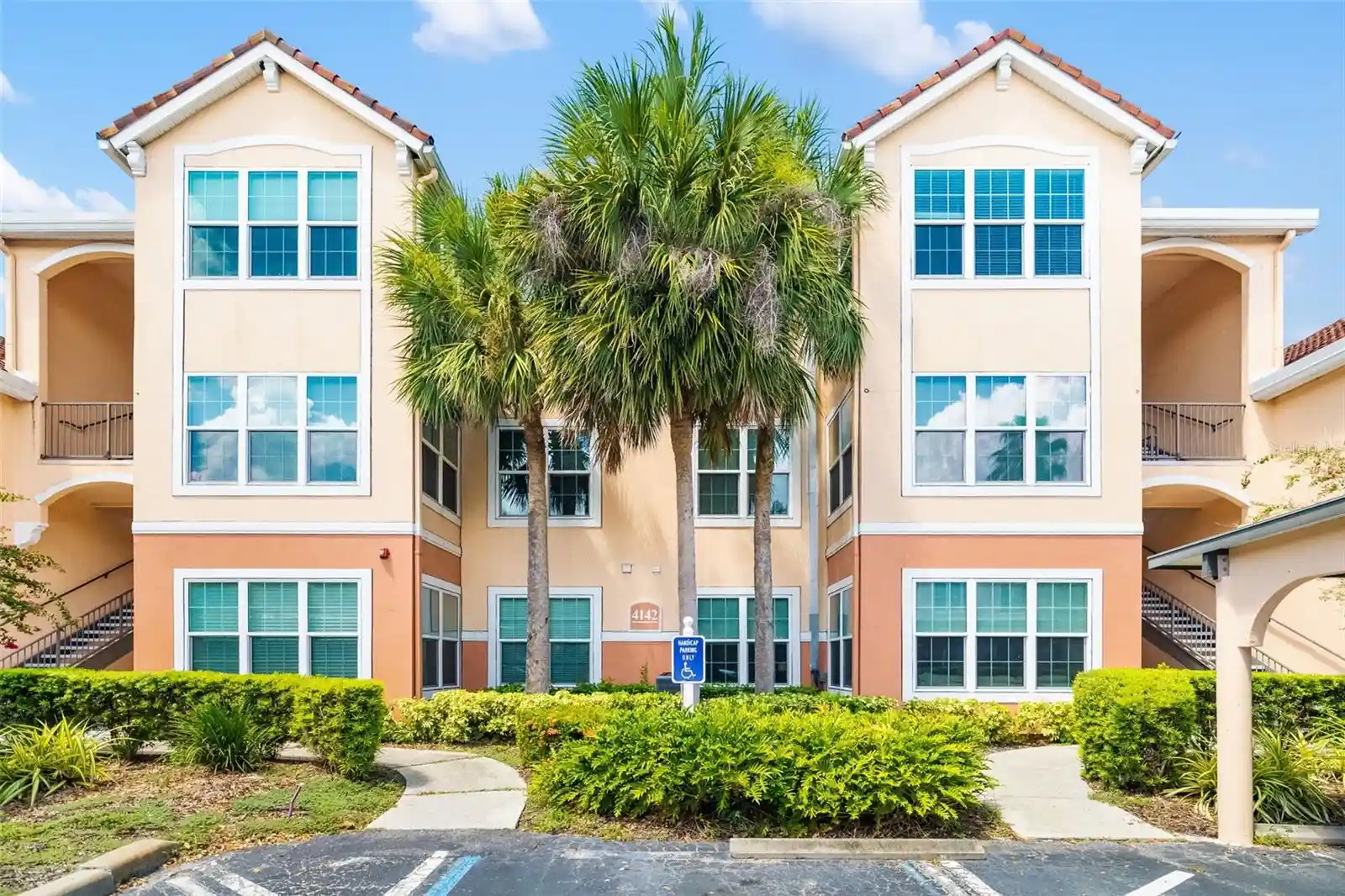 Listing Photo 1 - Condo for sale in 4142 Central Sarasota Pkwy located at 4142 Central Sarasota Pkwy, SARASOTA, FL 34238 - Unit #1415