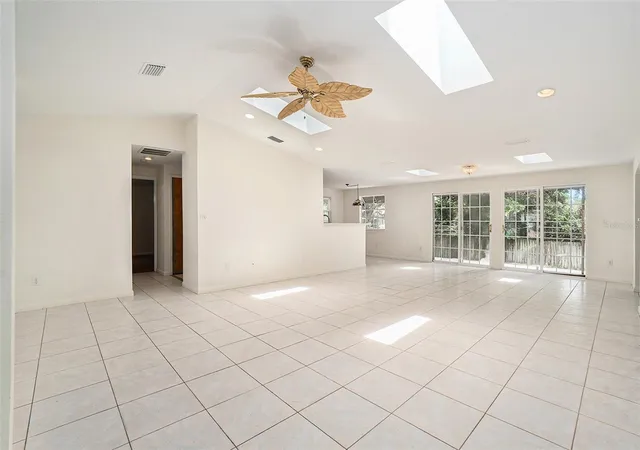 4th image of 2057 Brent Pl, Palm Harbor, FL 34683 | MLS# O6332771