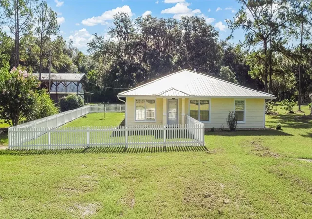 4th image of 17925 Se 49Th Pl, Hawthorne, FL 32640 | MLS# GC533027