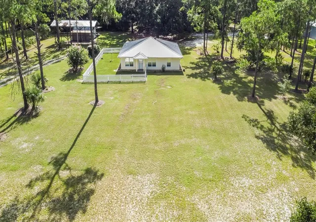 1st image of 17925 Se 49th Pl, Hawthorne, FL 32640 | MLS# GC533027