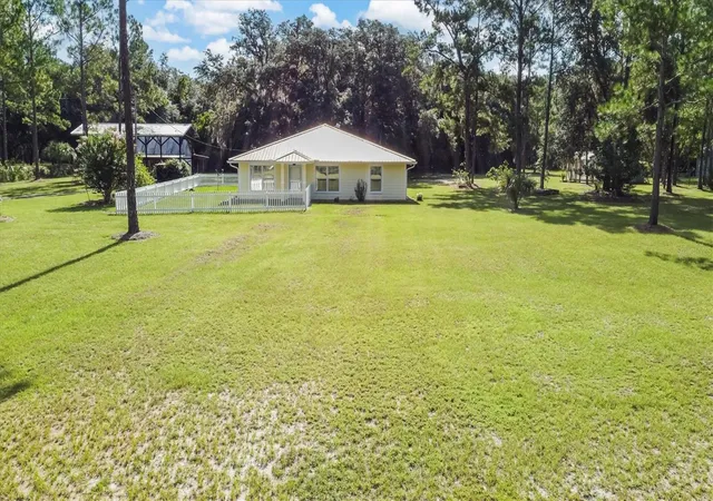 2nd image of 17925 Se 49th Pl, Hawthorne, FL 32640 | MLS# GC533027