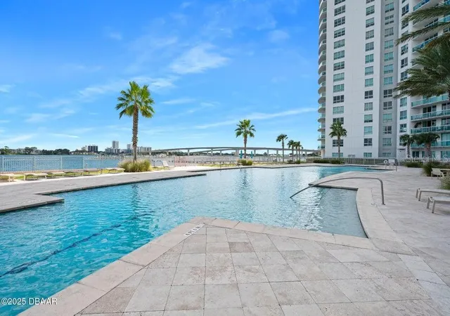 2nd image of 231 Riverside Dr, DAYTONA BEACH, FL 32117