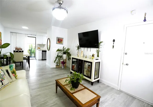 4th image of 1920 E Edgewood Dr #C5, Lakeland, FL 33803 | MLS# L4954939