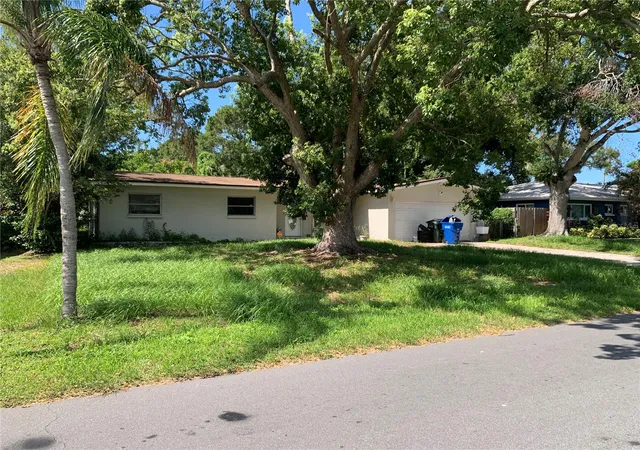 Photo 4 of Sale Pending at 13634 Twig Ter, Largo, FL 33774 | MLS# TB8414216 | Listing updated on 2026-07-21
