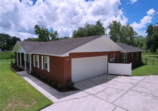 2nd image of 1405 Knights Griffin Rd, Plant City, FL 33565 | MLS# TB8414421