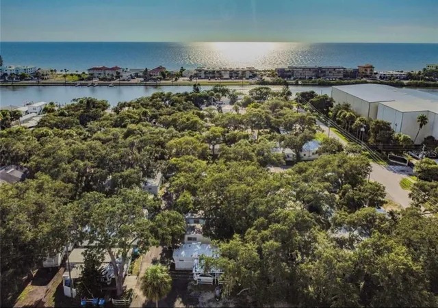Listing Photo 4 - Condo for sale in building located at 15004 113th Ave, LARGO, FL 33774