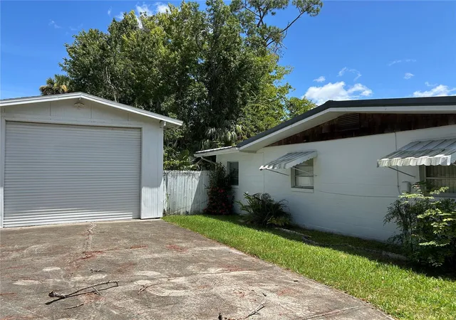 4th image of 24121 Armadillo Rd, Astor, FL 32102 | MLS# R4909732