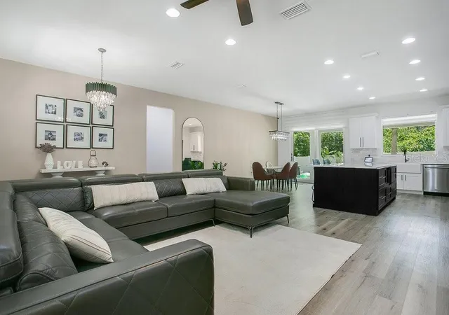3rd image of 30502 Seaforth Dr, Sorrento, FL 32776 | MLS# O6333633