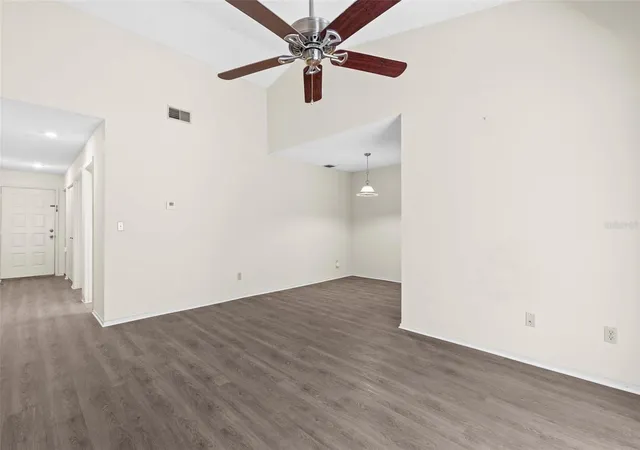 3rd image of 7832 Niagara Ave, TAMPA, FL 33617