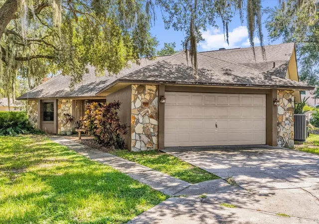 Photo 2 of Sale Pending at 4612 Reynosa Dr Sw, Winter Haven, FL 33880 | MLS# V4944212 | Listing updated on 2026-06-07