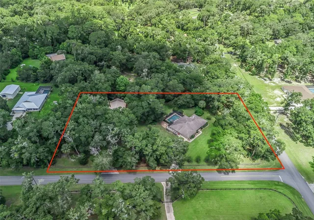 Photo 2 of Sale Pending at 42 Wood Ridge Dr, Ocala, FL 34482 | MLS# OM707148 | Listing updated on 2026-09-14