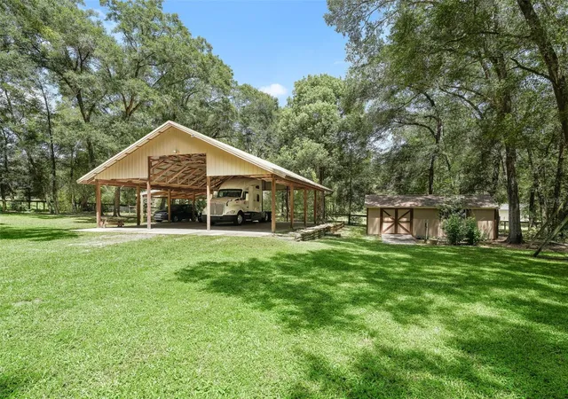 Photo 3 of Sale Pending at 42 Wood Ridge Dr, Ocala, FL 34482 | MLS# OM707148 | Listing updated on 2026-09-14