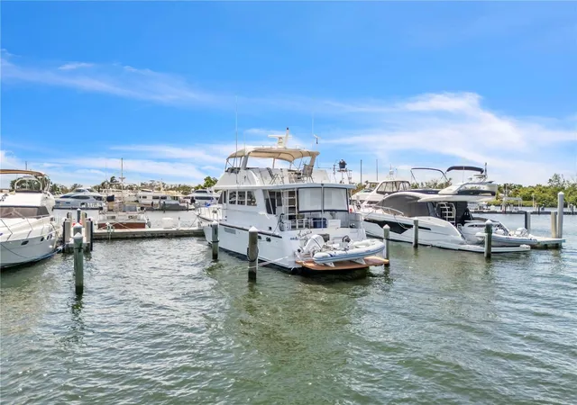 Homes for sale in Longboat Key, FL | 2600 Harbourside Dr, Longboat Key, FL 34228