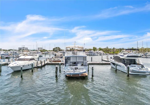 Homes for sale in Longboat Key, FL | 2600 Harbourside Dr, Longboat Key, FL 34228
