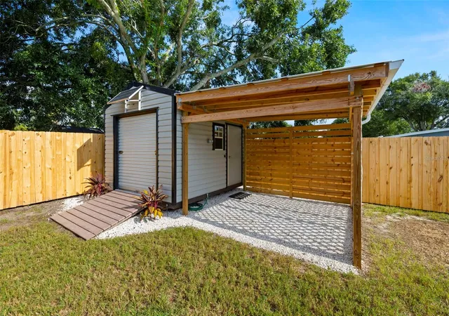 35th image of 6545 S West Shore Cir, Tampa, FL 33616 | MLS# TB8417147