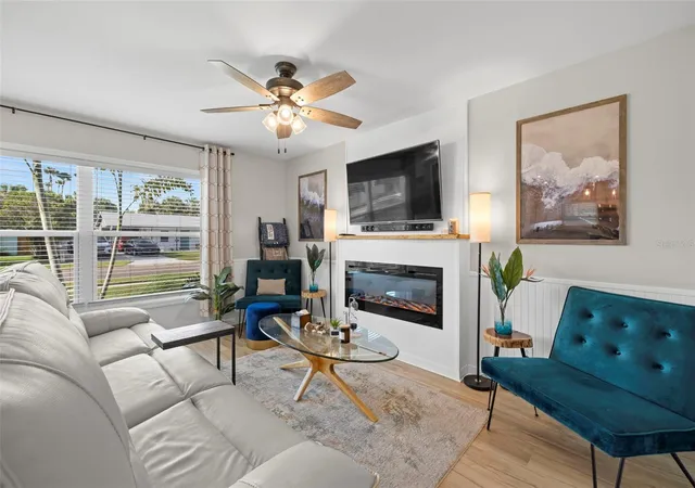 4th image of 6545 S West Shore Cir, Tampa, FL 33616 | MLS# TB8417147