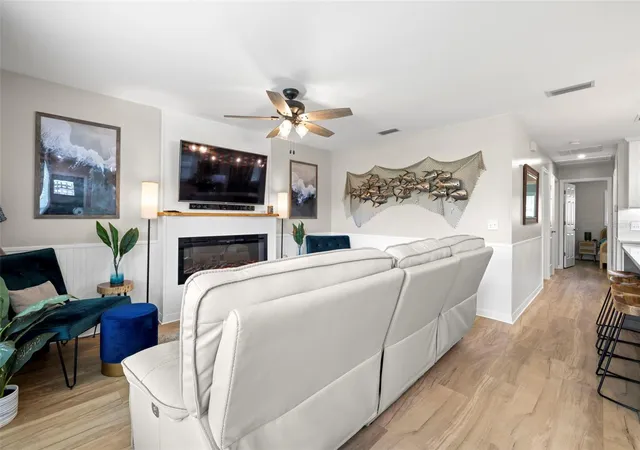 5th image of 6545 S West Shore Cir, Tampa, FL 33616 | MLS# TB8417147