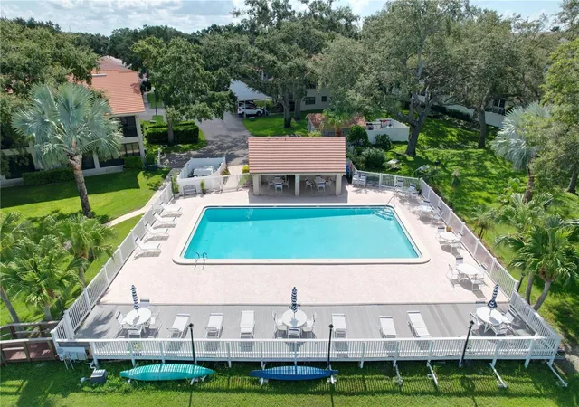 2nd image of 2020 Lakeview Dr, CLEARWATER, FL 33763