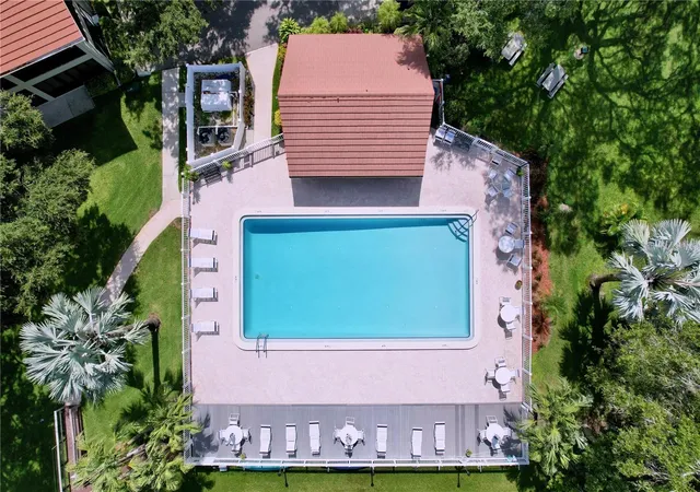 4th image of 2020 Lakeview Dr, CLEARWATER, FL 33763