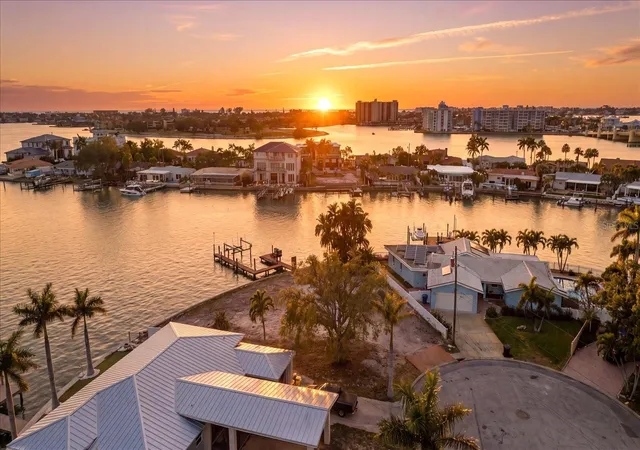 Photo 3 of Sale Pending at 7998 1St Ave S, Saint Petersburg, FL | MLS# TB8417330 | Listing updated on 2026-10-21