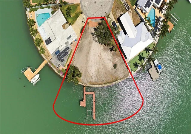 Photo 1 of Sale Pending at 7998 1st Ave S, Saint Petersburg, FL | MLS# TB8417330 | Listing updated on 2026-10-21