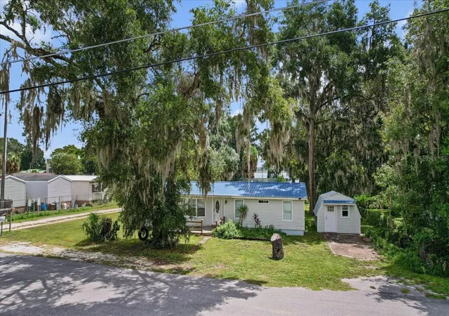 Homes for sale in Lake Panasoffkee, FL | 1955 Cr 439c, Lake Panasoffkee, FL 33538 | MLS# TB8417625