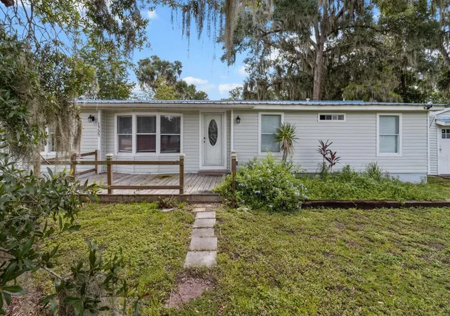 Homes for sale in Lake Panasoffkee, FL | 1955 Cr 439C, Lake Panasoffkee, FL 33538 | MLS# TB8417625