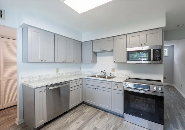 3rd image of 3202 W De Leon St #B, Tampa, FL 33609 | MLS# TB8417996