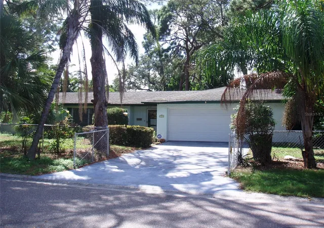3rd image of 120 Sw Monroe Cir N, Saint Petersburg, FL 33703 | MLS# TB8418068