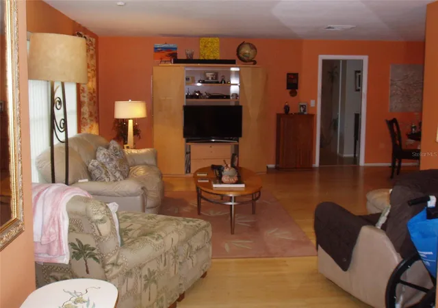 5th image of 120 Sw Monroe Cir N, Saint Petersburg, FL 33703 | MLS# TB8418068