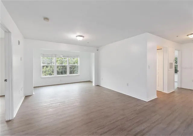 4th image of 5459 Vineland Rd, Orlando, FL 32811